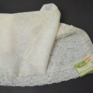NEW w/tags & box VINTAGE Beautiful Sleater 70" Round Lace Tablecloth - White